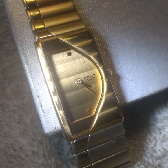 Seiko Quartz Watch Women 1F20-5K00 Half Moon Gold Bracelet New Bat Works Great ! main image 16